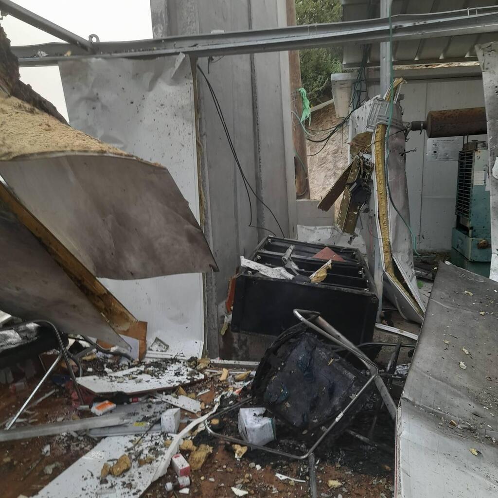הנזקים ביערה (צילום: יחידת מתנדבים מרכבות האש יערה - כבאות והצלה לישראל) הנזקים ביערה