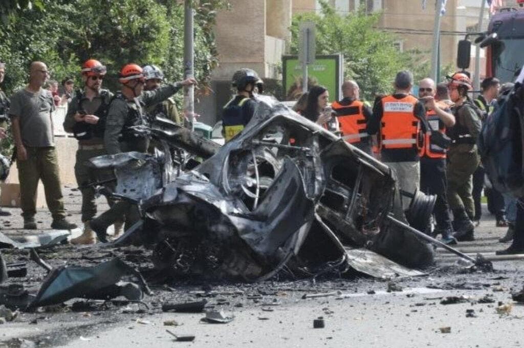 צילום: מוטי קמחי רכב נפגע ברמת גן