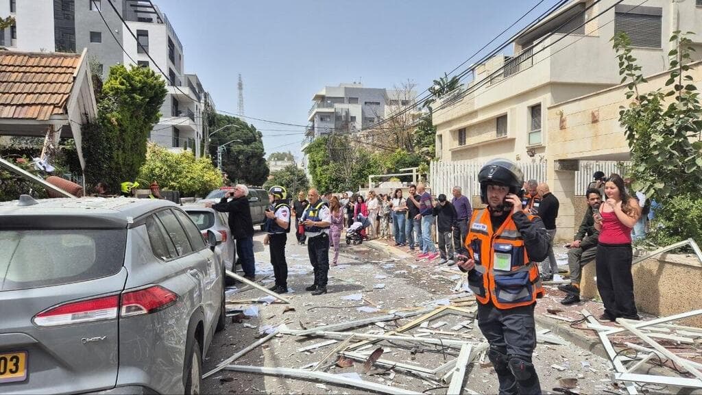 צילום: אליסף דעואל בניין ברמת גן שנפגע מטיל איראני