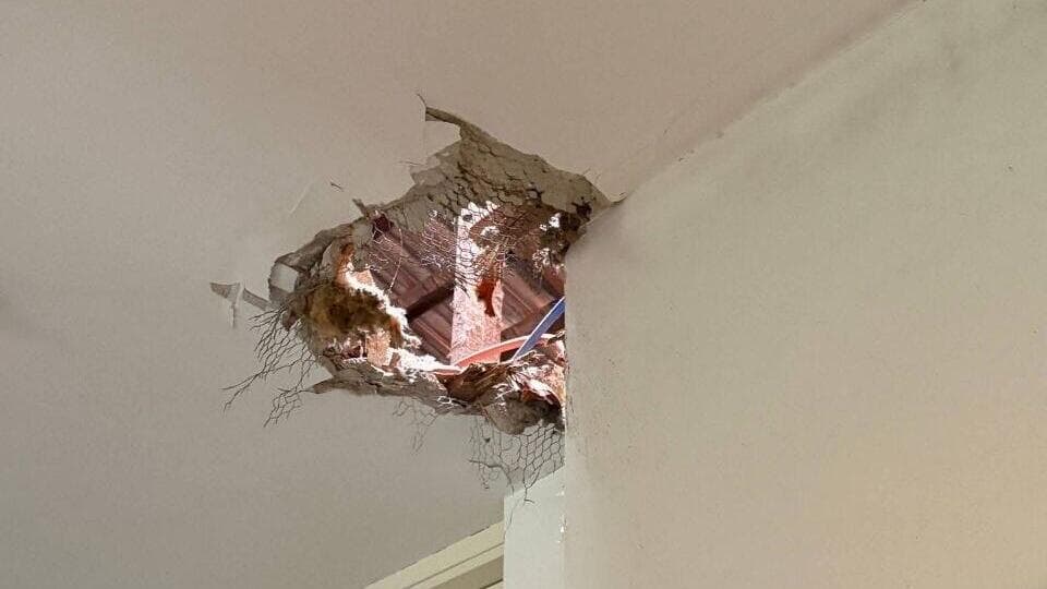 צילום: עיריית פתח תקווה בניין בפתח תקווה שנפגע מטיל איראני