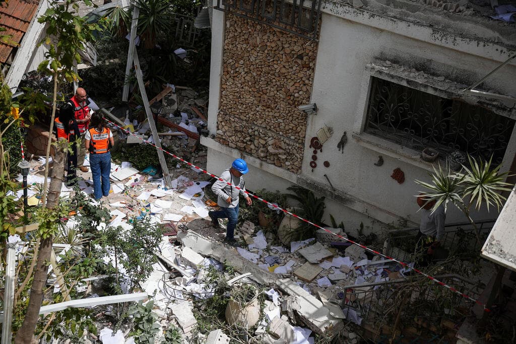 רמת גן (צילום: REUTERS/Florion Goga) בניין ברמת גן שנפגע מטיל איראני