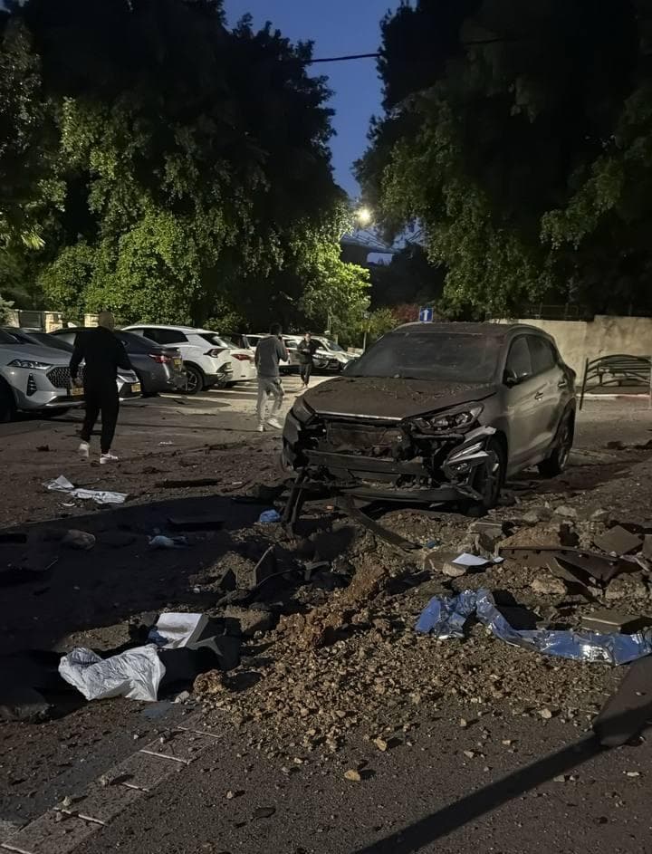 זירת הנפילה בחיפה אחרי פגיעת הטיל המתפצל מאיראן