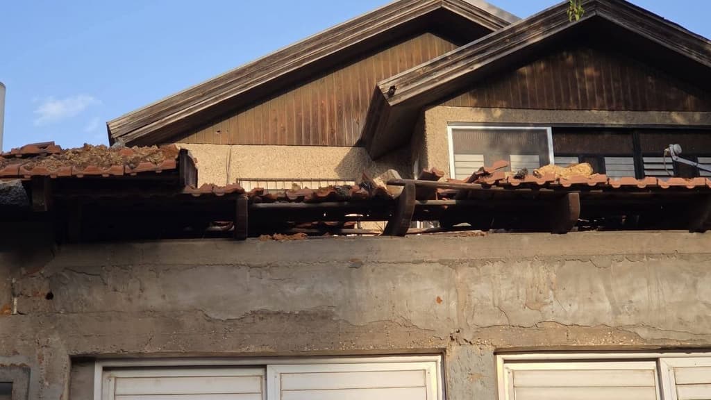 זירת נפילת הרסיס בפתח תקווה