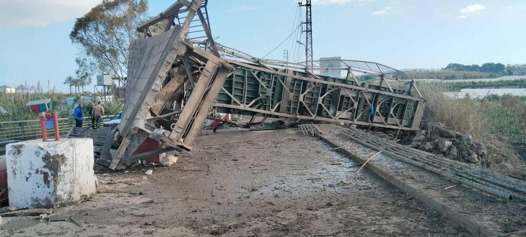 נזק בגשר אל-קאסמיה בדרום לבנון שהותקף