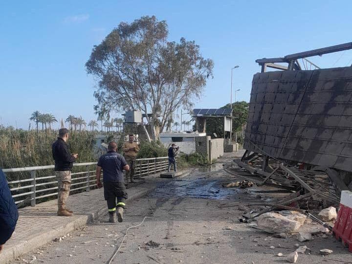 נזק בגשר אל-קאסמיה בדרום לבנון שהותקף