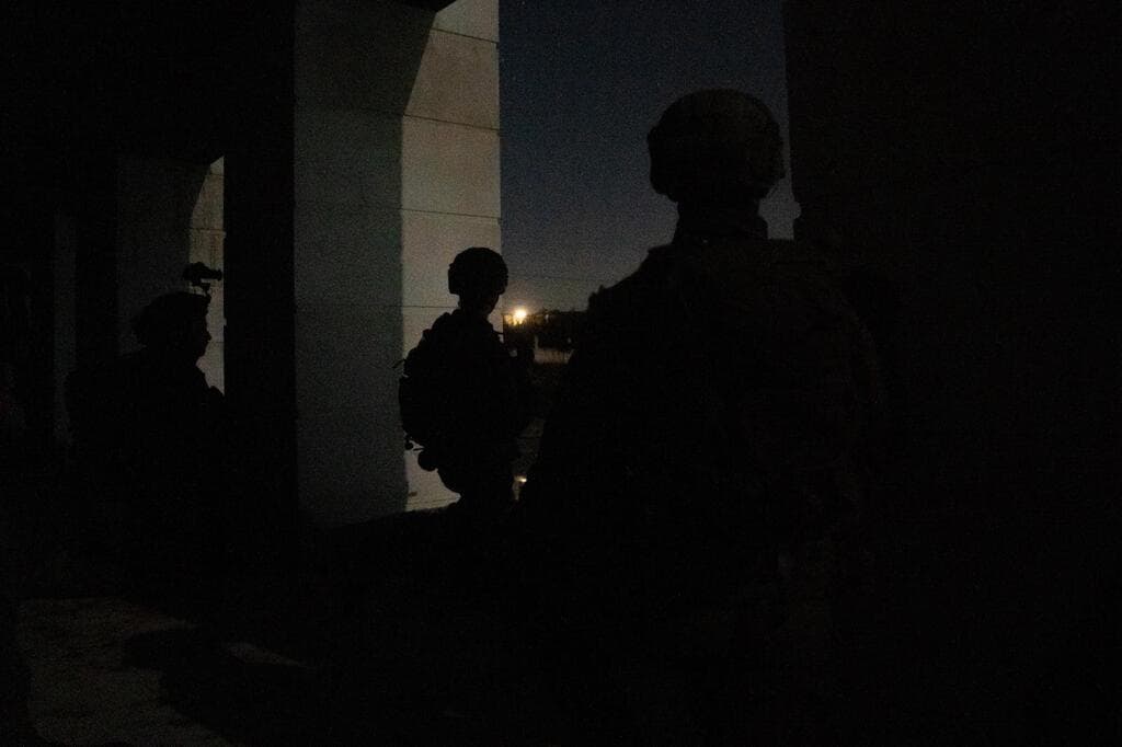 תיעוד מפעילות כוחות חטיבת צנחנים בדרום לבנון