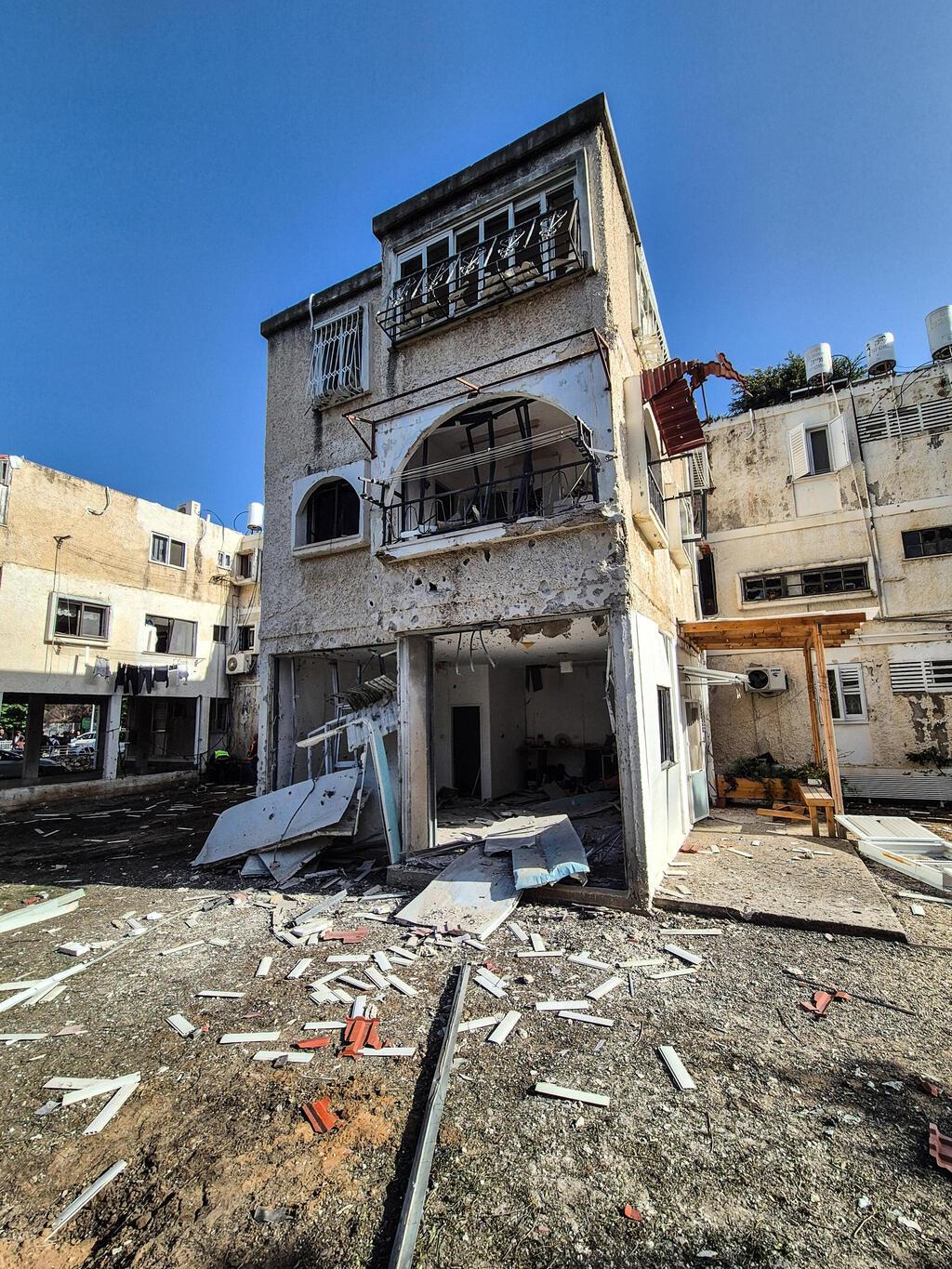 הבית שנפגע בנהריה (צילום: גיל נחושתן) הבית שנפגע בנהריה