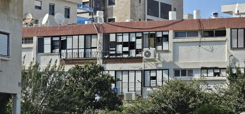 צילום: זאב קראוטהר פגיעה ישירה בבית בנהריה