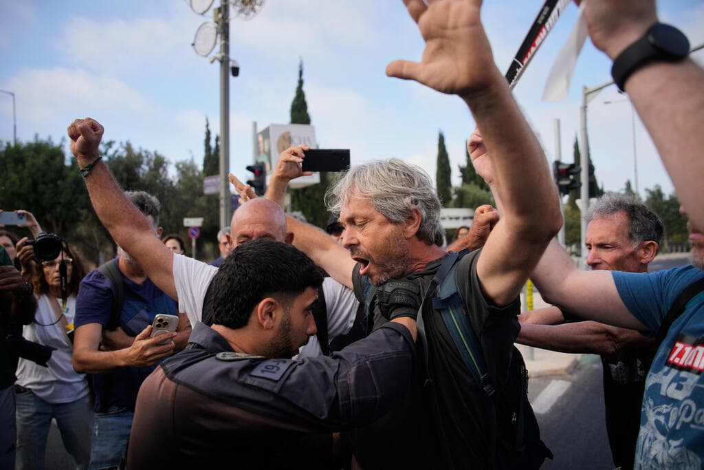 צילום: AP Photo/Ohad Zwigenberg ירושלים מחאה יום האלף טבח השבעה באוקטובר