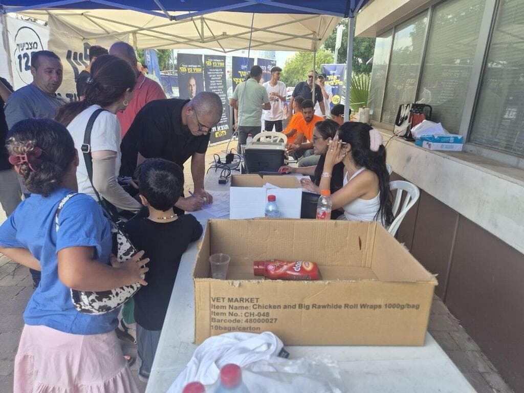 צילום: מיקי שמידט הצבעות בקלפי בראש העין