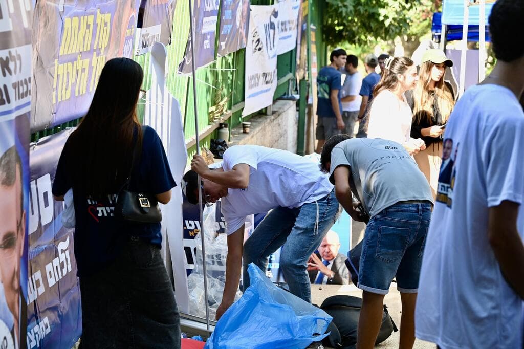 הקלפי במודיעין (צילום: קובי קואנקס) הצבעות בקלפי במודיעין