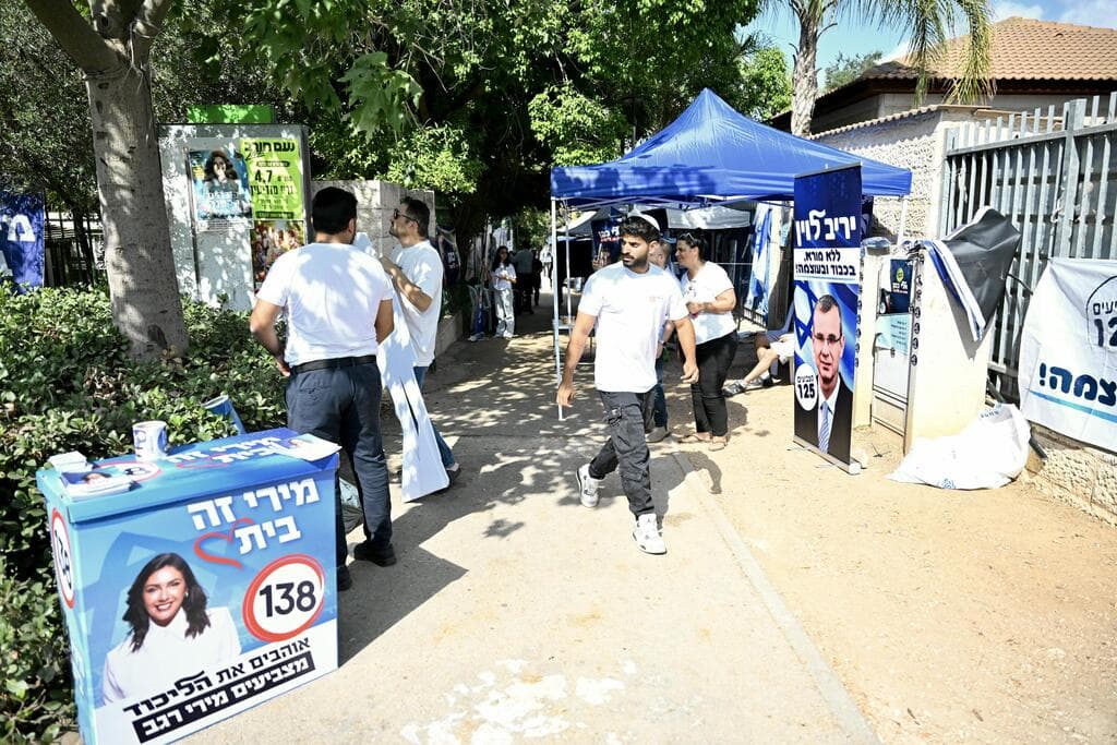 צילום: קובי קואנקס הצבעות בקלפי במודיעין