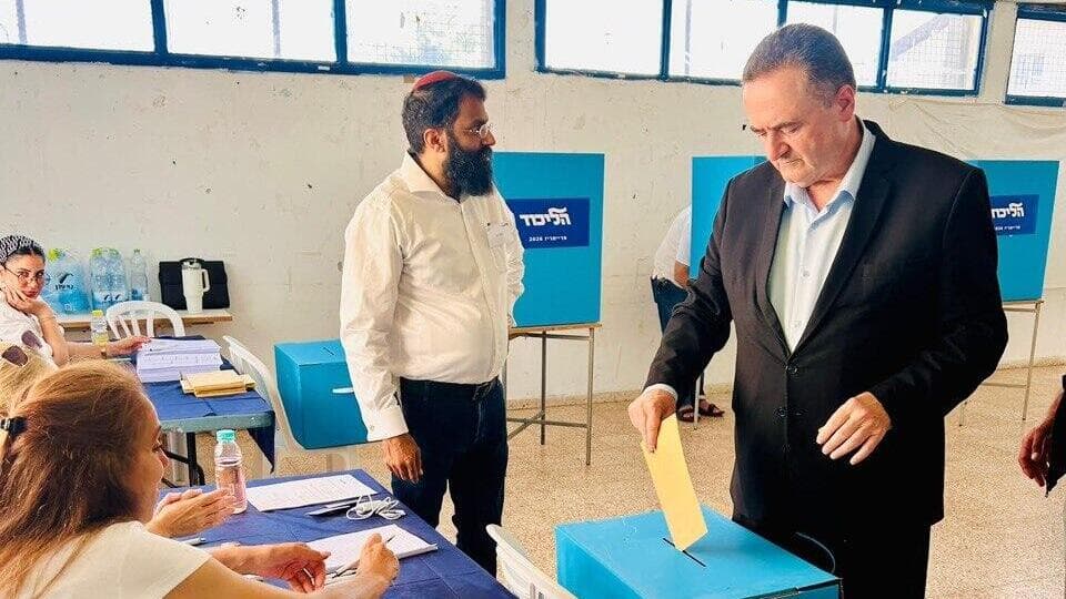 שר הביטחון ישראל כ"ץ בקלפי בקריית מלאכי, הבוקר ישראל כ"ץ בקלפי הבחירות לפריימריז בקריית מאלכי