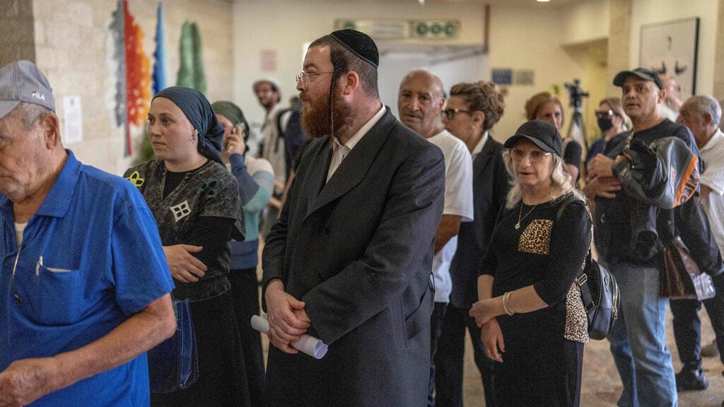 הקלפי בירושלים (צילום: REUTERS/Ronen Zvulun) ירושלים