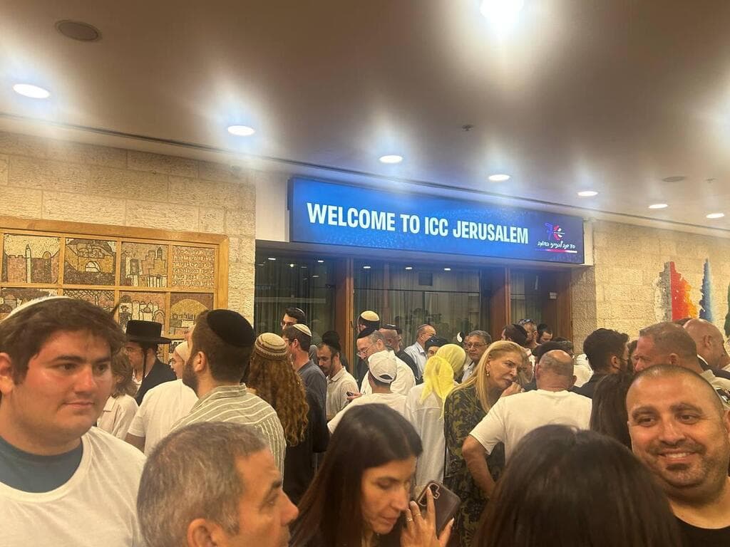 עומס בכניסה להצביע בקלפי בירושלים עומס בכניסה להצבעה לפריימריז בירושלים