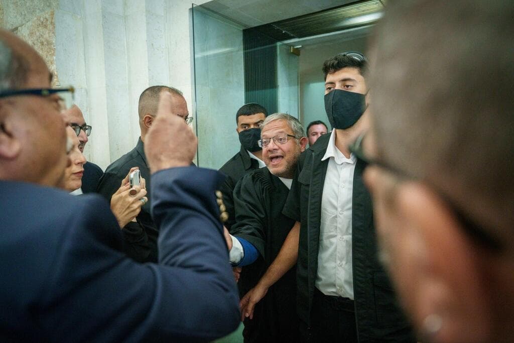 צילום: שלו שלום אחמד טיבי וטלי גוטליב מחוץ לדיון