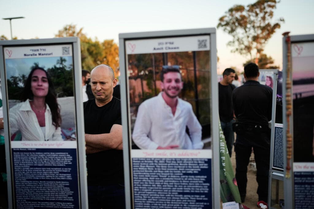 צילום: AP Photo/Ohad Zwigenberg שלוש שנים לטבח ה-7 באוקטובר. בנט במתחם פסטיבל הנובה