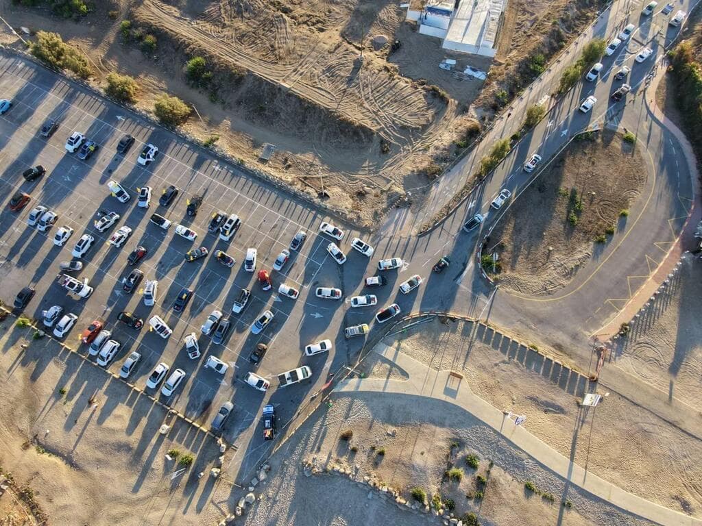 צילום: שני תמיר השיירה יוצאת מקיסריה