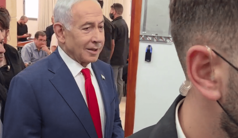 ראש הממשלה נכנס לאולם בנימין נתניהו