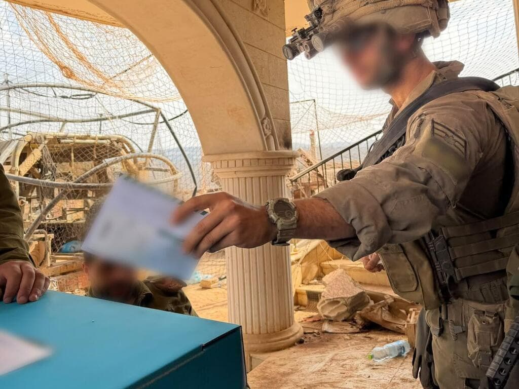 לוחמי ולוחמות צה"ל מצביעים בקלפיות הצבאיות