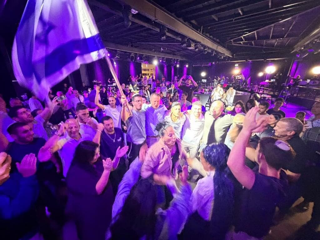 גם במטה "עמך ישראל" רקדו - למרות שלא עברה את אחוז החסימה לפי המדגמים (צילום: גדי קבלו) מטה עמך ישראל