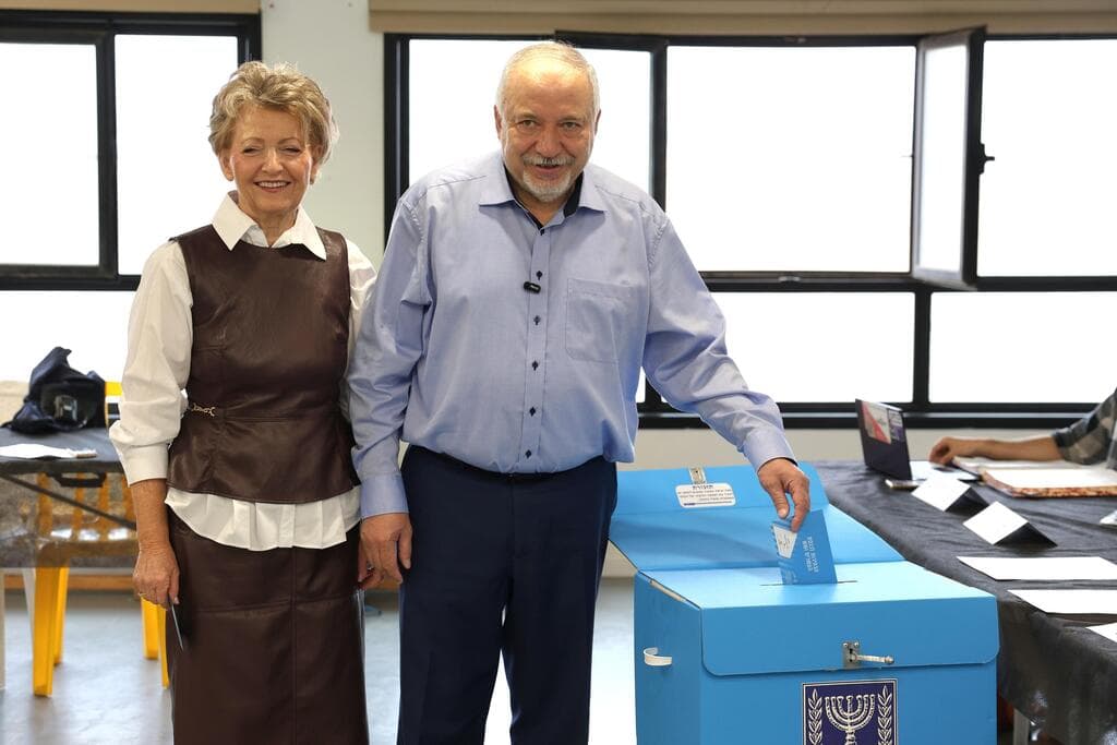 אביגדור ליברמן בקלפי הבחירות