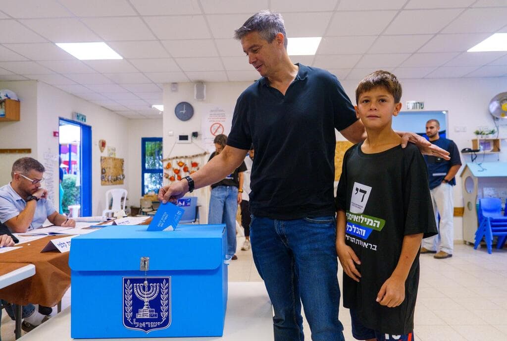 יעז הנדל בקלפי הבחירות