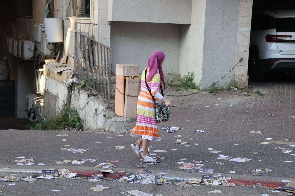רחובות בני ברק מלוכלים לאחר אחרי הבחירות לכנסת ה 26