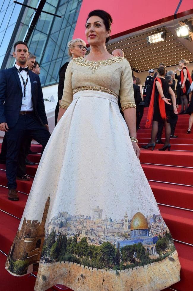 מירי רגב בשמלת ירושלים על השטיח האדום של קאן 2017