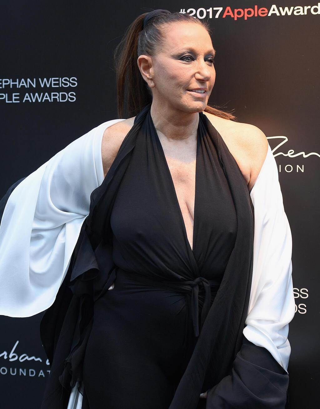 "אמרה כי מגזיני האופנה לא יפרסמו תמונות של דוגמניות לא רזות". דונה קארן