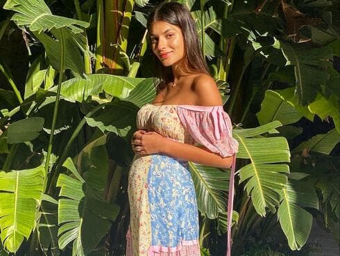 "האמת שנכנסתי להיריון כי הפסקתי לקחת גלולות שהייתי מקבלת מישראל. מאחר שהטיסות נעצרו ואנשים מישראל לא יכלו להגיע אליי, זרמתי עם זה". שני זיגרון "האמת שנכנסתי להיריון כי הפסקתי לקחת גלולות שהייתי מקבלת מישראל. מאחר שהטיסות נעצרו ואנשים מישראל לא יכלו להגיע אליי, זרמתי עם זה". שני זיגרון