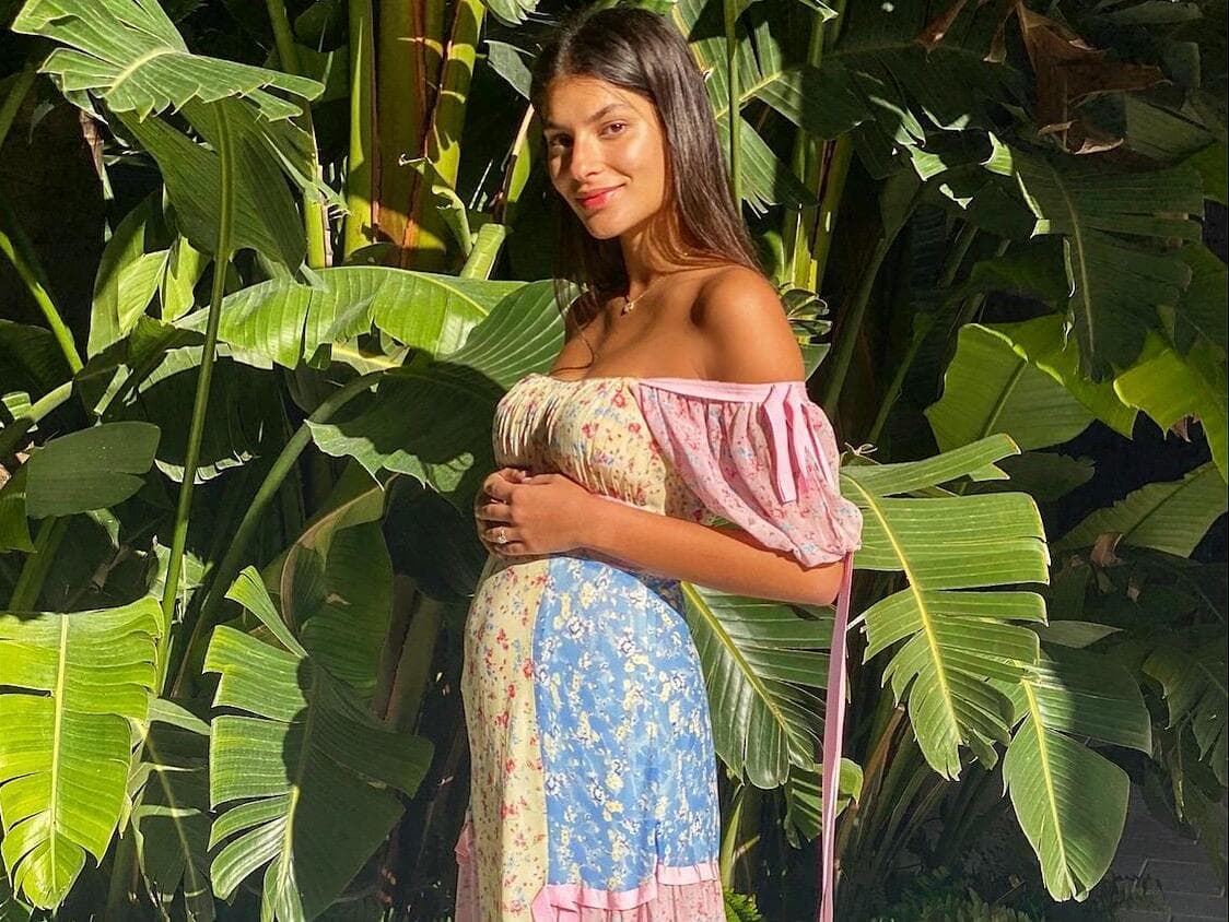 "האמת שנכנסתי להיריון כי הפסקתי לקחת גלולות שהייתי מקבלת מישראל. מאחר שהטיסות נעצרו ואנשים מישראל לא יכלו להגיע אליי, זרמתי עם זה". שני זיגרון ((צילום: אלבום פרטי)) שני זיגרון