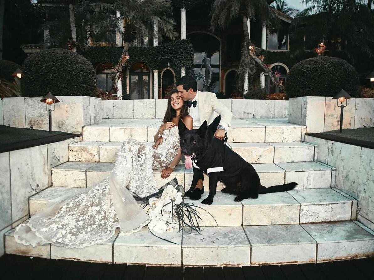 "היה מבאס מאוד שהמשפחה שלי לא היתה לידי, אפילו לא נציגות אחת, אבל המשפחה של אלון חיבקה אותי". החתונה ((צילום: Carlos chattah, Eduardo Garcia)) שני זיגרון בחתונתה