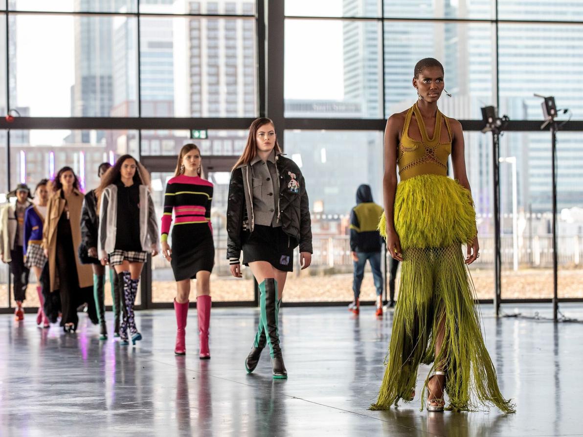 התצוגה של מארק פאסט בשבוע האופנה בלונדון