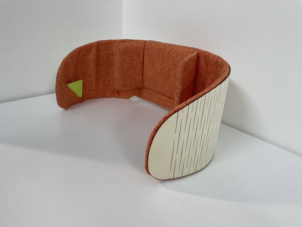 מחיצה שמאפשרת יצירת פינה קטנה ופרטית בתוך בית החולים (צילום: איגור קושניר) כיסא סורוקה