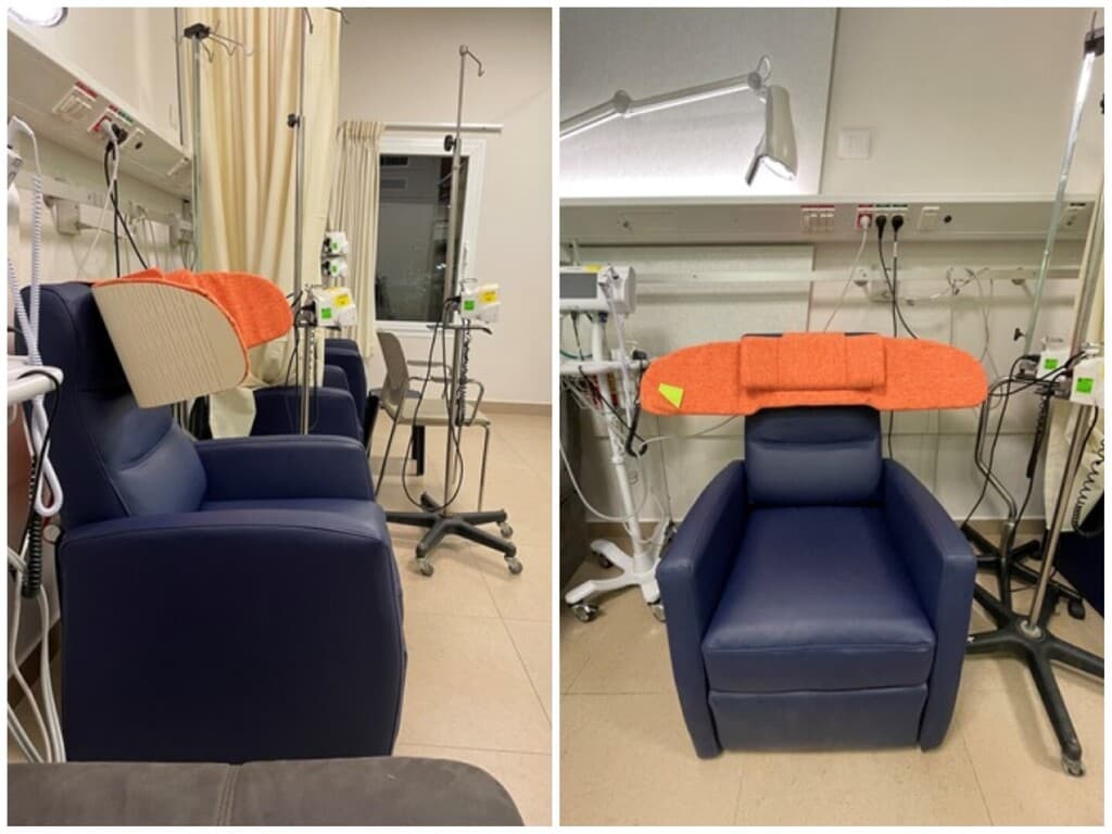 מתקן שמתלבש על הכיסא בזמן כימותרפיה או דיאליזה ומאפשר פרטיות (צילום: קאיה קדמי) מתקן שמתלבש על הכיסא בזמן כימותרפיה או דיאליזה ומאפשר פרטיות