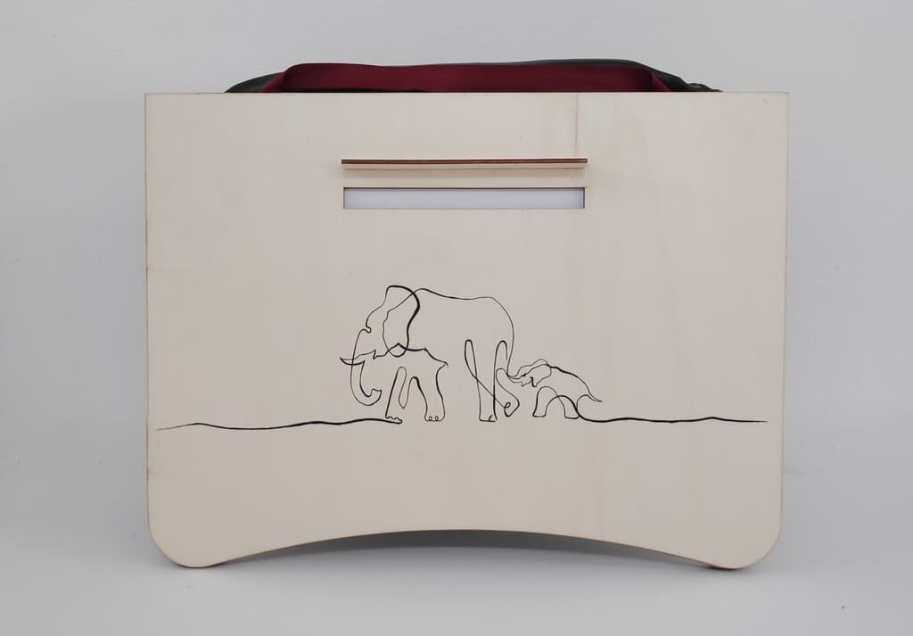 "ציור אוניברסלי" על המגש שפיתחו הסטודנטים (צילום: קאיה קדמי) מגש סורוקה