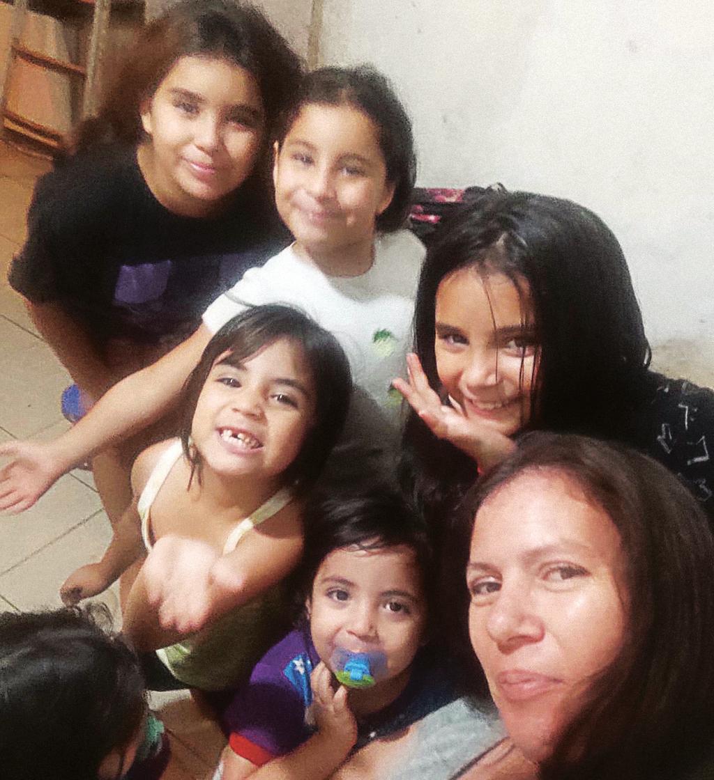 רוזה שמואלי עם הבנות שלה