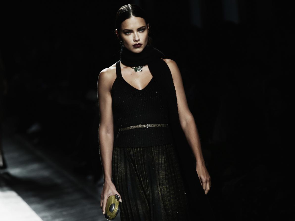 אדריאנה לימה בתצוגה של בוטגה ונטה, 2016