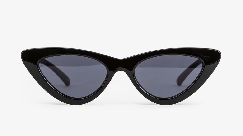 מסגרת חתולית. 660 שקל, Le Specs ברשת עמנואל (צילום: דנה קרן) מסגרת חתולית. בינוני: עמנואל