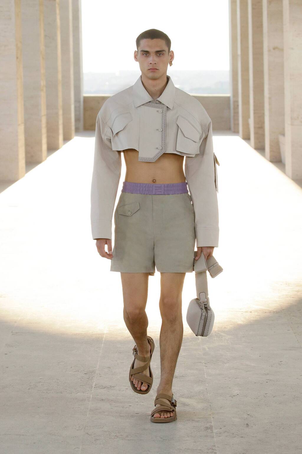 חולצות בטן בתצוגה של פנדי בשבוע האופנה לגברים במילאנו