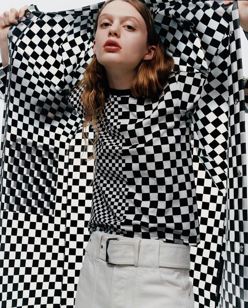 בקמפיין של פרואנזה סקולר (צילום: קמפיין) אריאל ניקולסון בקמפיין של פרואנזה סקולר