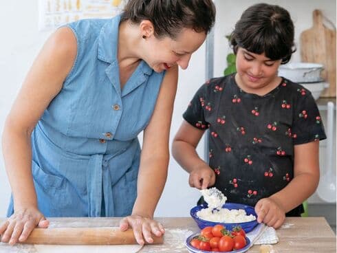 מדריך להכנת פסטה ביתית. מכינות ונהנות: ליבי ונעמה רן