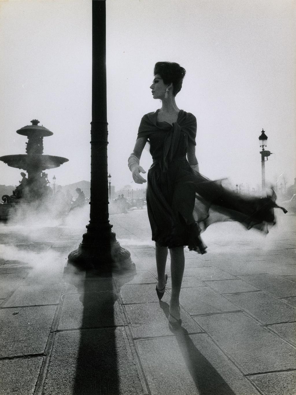 Simone d’Aillencourt, Marggy Rouff dress, Vogue Paris April 1961