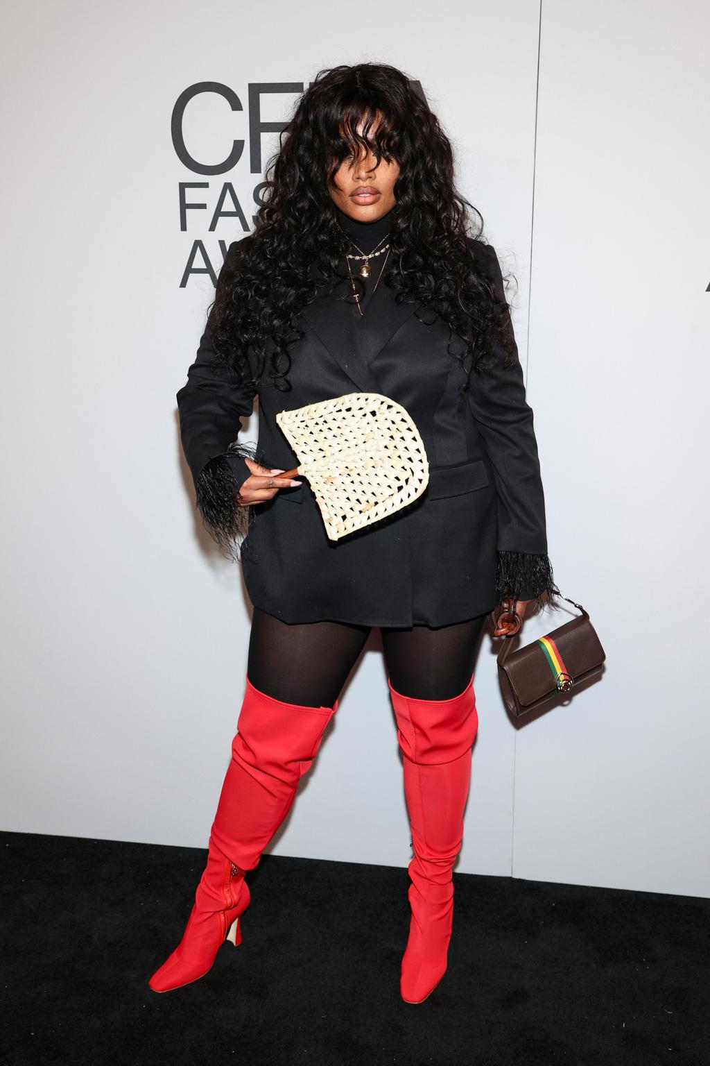 פרשס לי והמגפיים האדומים (צילום: Getty Images) פרשס לי בטקס פרסי ה-CFDA