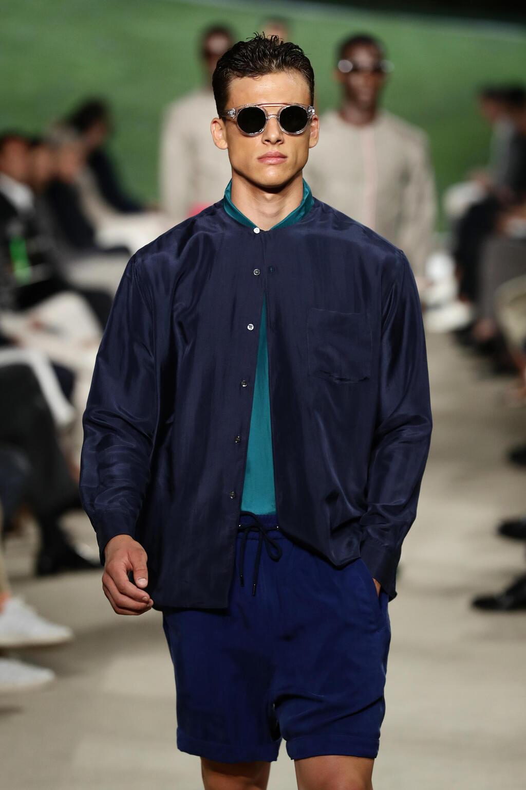 תצוגת אביב-קיץ 2022 של ג'ורג'יו ארמאני