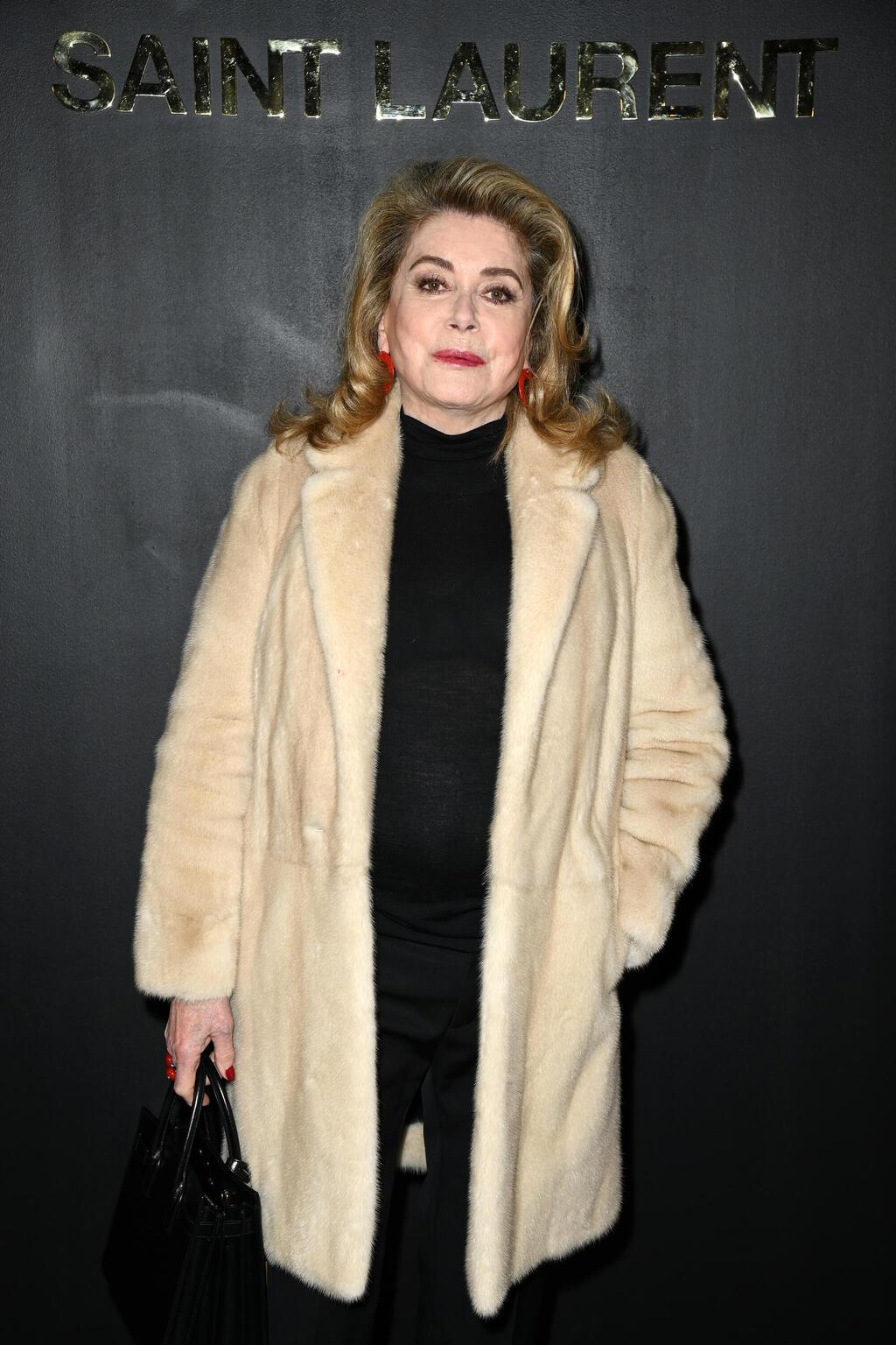 קתרין דנב בשורה הראשונה של סן לורן