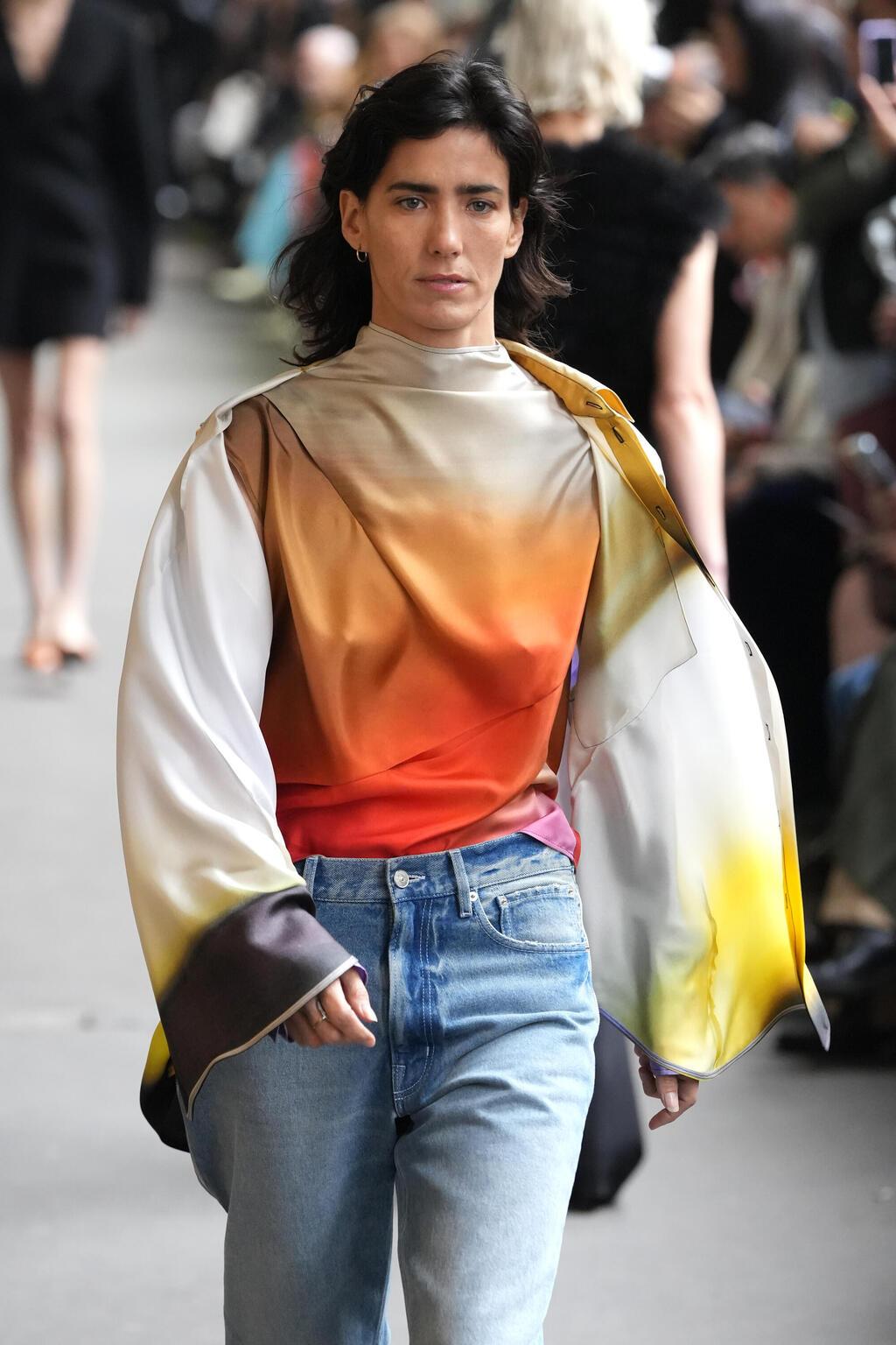 חן יאני בתצוגת סתיו-חורף 2022-23 של Gauchere