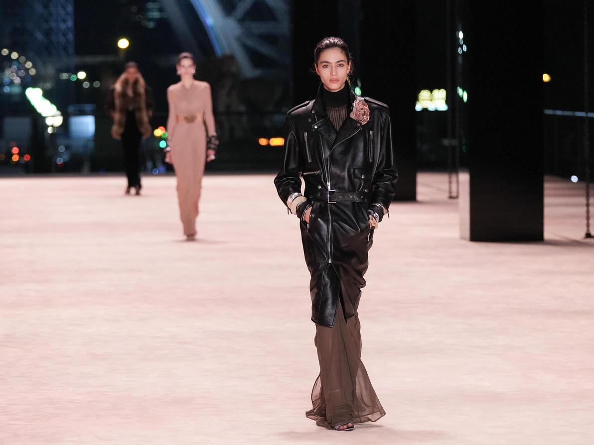 תצוגת סתיו-חורף 2022-23 של סן לורן