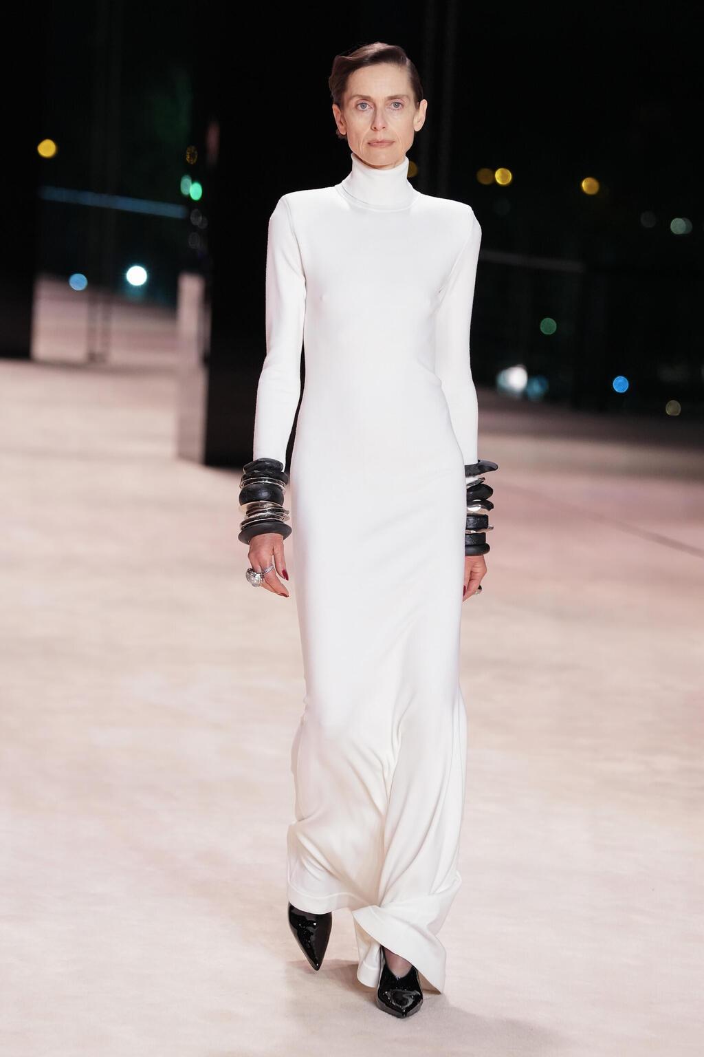 תצוגת סתיו-חורף 2022-23 של סן לורן